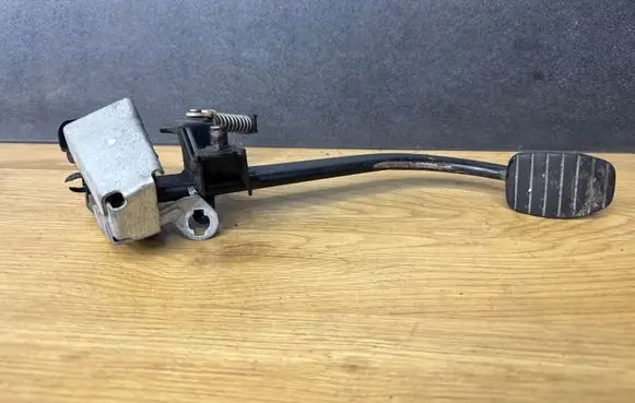 Opel Vivaro Clutch pedal