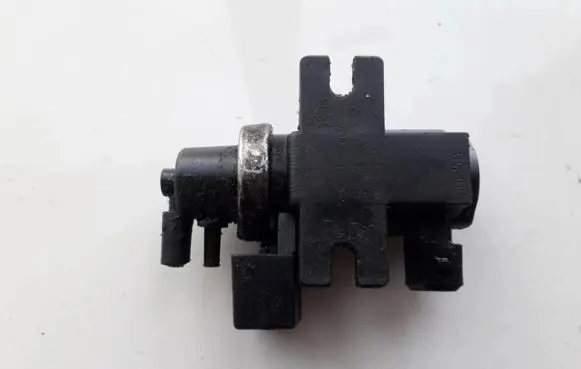BMW 5 E60 E61 Turbo solenoid valve 72279600 2247906