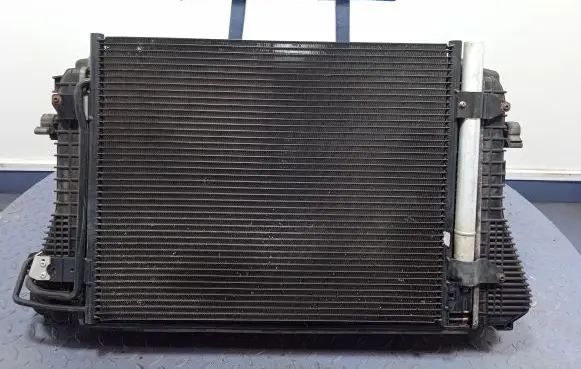 Volkswagen Touran I Intercooler radiator 1K0145803
