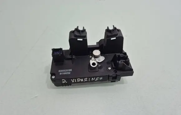 Opel Vivaro Sliding door lock 8200020185
