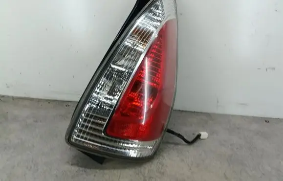 Mazda 5 Rear/tail lights P7188R