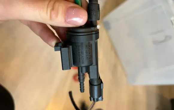 Mercedes-Benz C W204 Valve vacuum 0025401497 A0025401497