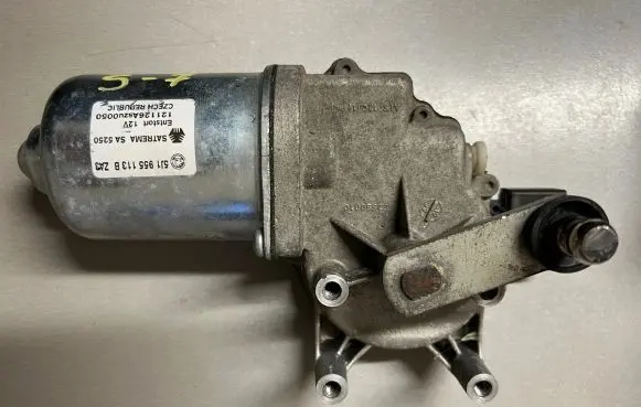 Skoda Fabia Mk2 (5J) Wiper motor 5J1955113B SA5250 121126ASZ00550