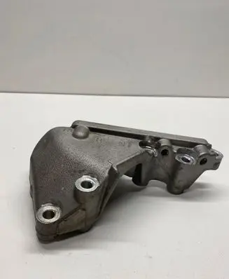 Toyota Sienna XL30 III Engine mounting bracket 123150P031