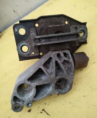 Nissan Qashqai Engine mount bracket F6036100