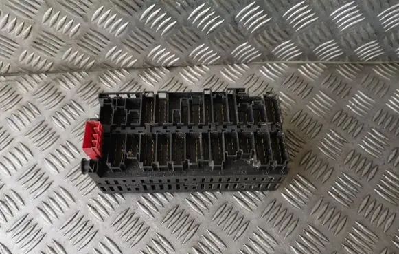 Volkswagen Transporter - Caravelle T4 Fuse module 357937039