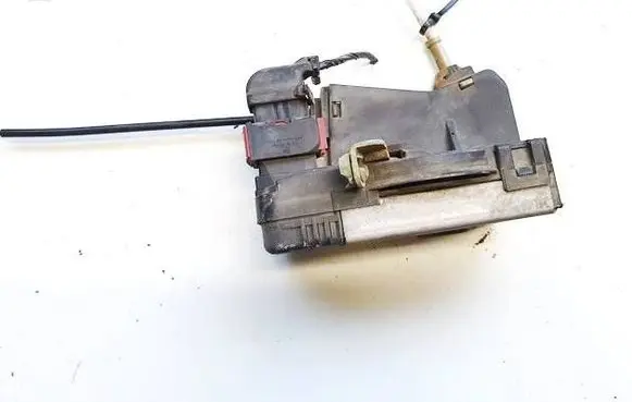 Opel Astra G Front door lock 24414117
