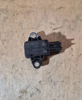 Audi A3 S3 8P Airbag deployment crash/impact sensor 8P0955557 070606