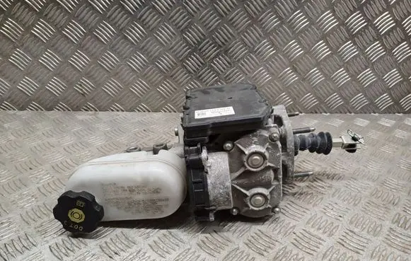 Tesla Model S Master brake cylinder 1037123-00-B