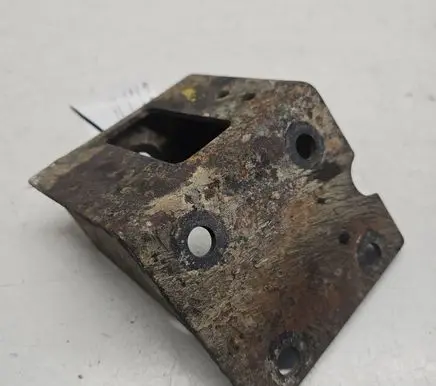 Land Rover Discovery Gearbox mounting bracket
