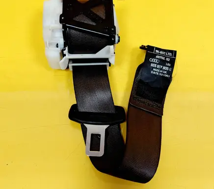 Audi A4 S4 B6 8E 8H Rear seatbelt 040348
