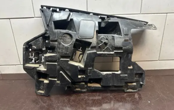 Volvo V40 Front bumper mounting bracket 31425002