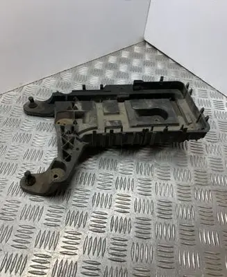 Volkswagen PASSAT B6 Battery tray 1K0915333