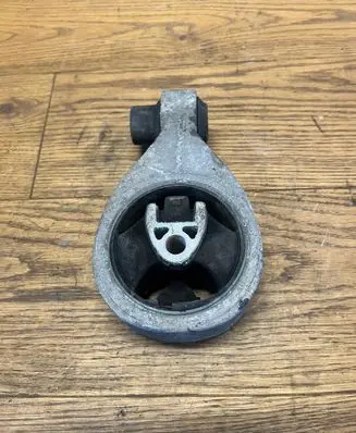 Nissan Qashqai Engine mount bracket