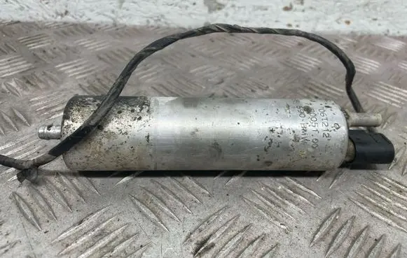 BMW 5 E39 Fuel injection high pressure pump 7165590