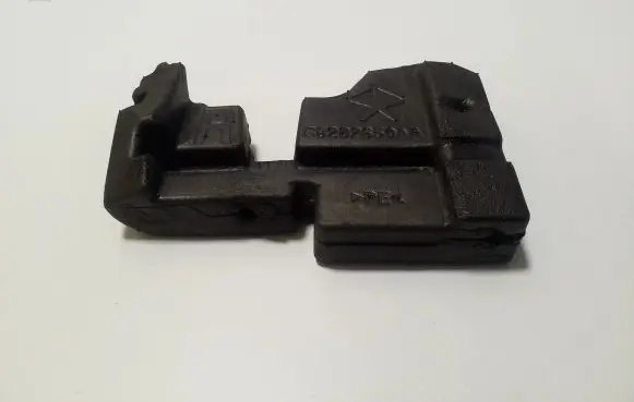 Jeep Cherokee Fender foam support/seal 68202650AA