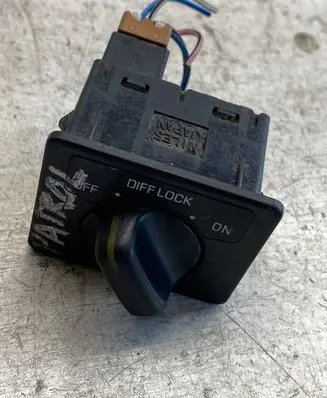 Nissan Patrol Y61 Other switches/knobs/shifts