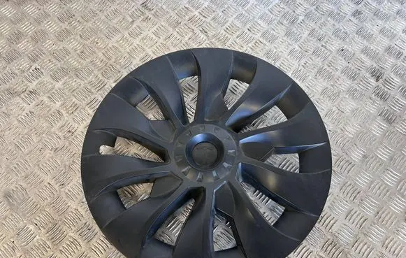 Tesla Model 3 R18 wheel hub/cap/trim 