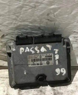 Volkswagen PASSAT B5 Engine control unit/module 038906018P 0281001720