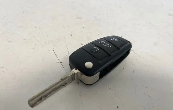 Audi Q7 4L Ignition key/card 4F0837220R