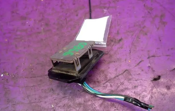 Toyota Yaris Heater blower motor/fan resistor
