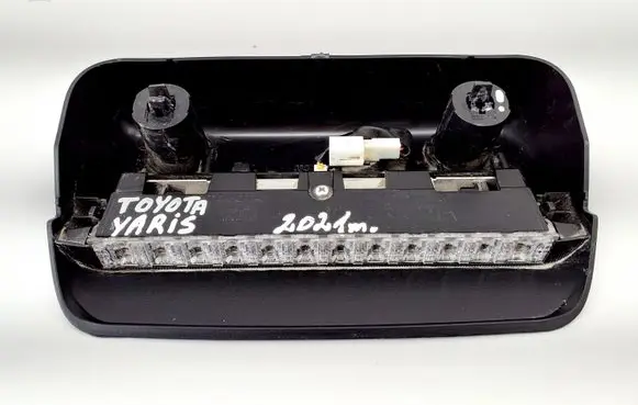 Toyota Yaris XP210 Third/center stoplight
