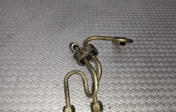 Fuel injector supply line/pipe