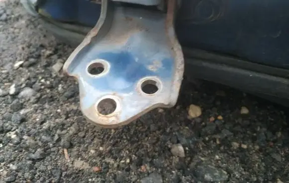 Mitsubishi Pajero Sport I Front door upper hinge