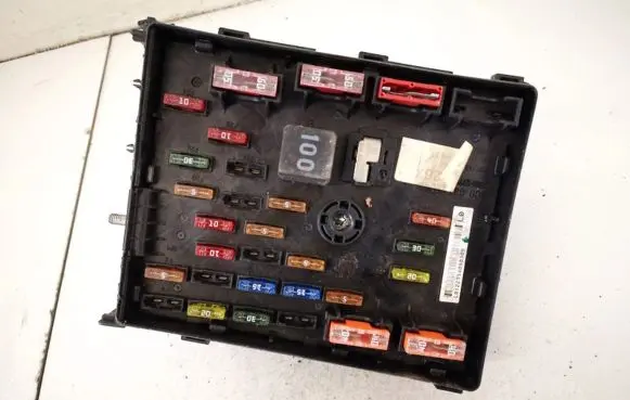 Volkswagen PASSAT B6 Fuse box set 3c0937125 6359-2777