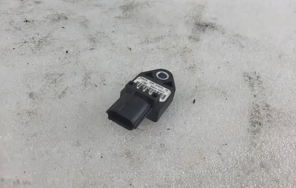 Toyota Avensis T250 Airbag deployment crash/impact sensor 8983305010 153309471E