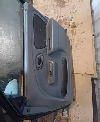 Suzuki Alto Front door