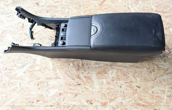 Infiniti QX50 (J50) Armrest P10540A98000