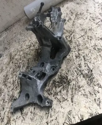 Audi A4 S4 B9 Engine mounting bracket 04l903143b