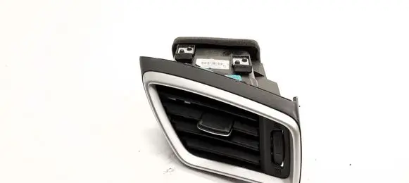 Nissan Qashqai Dashboard air vent grill cover trim 687604EA0A