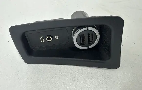 BMW 1 E81 E87 AUX in-socket connector 6930561