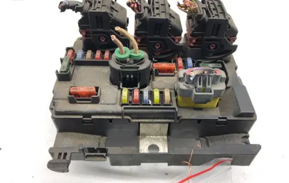 Peugeot 308 BSM Control unit 9667199680