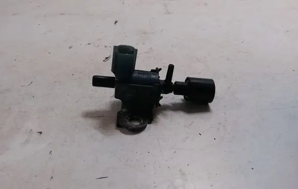 Toyota Avensis T220 Vacuum valve 9091012219