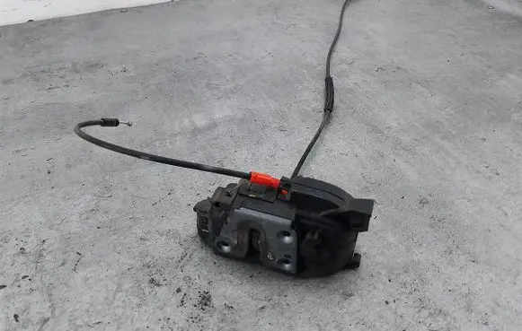 Renault Kangoo II Front door lock 8200497604