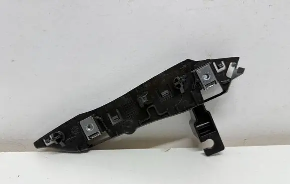 Peugeot 3008 II Front bumper mounting bracket 9810975380
