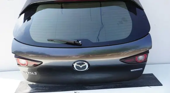 Mazda 3 Truck tailgate