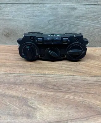 Volkswagen Tiguan Climate control unit 1K0820047HM