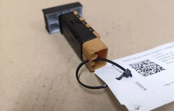 Hyundai Santa Fe Windscreen/window heater switch 621W05010 202002962