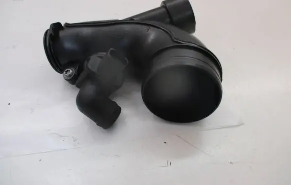Audi A4 S4 B9 8W Turbo air intake inlet pipe/hose 05L129635A