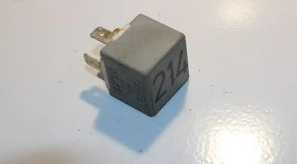 Volkswagen PASSAT B5 Other relay 443951253K
