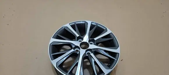 Toyota Yaris R15 alloy rim 