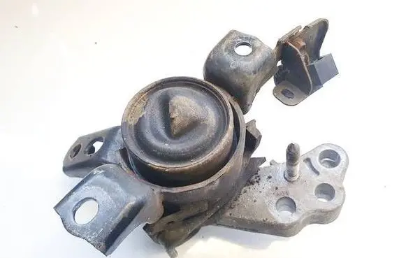 Toyota Auris 150 Engine mount bracket 