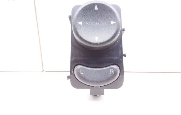 Chrysler Grand Voyager III Wing mirror switch 4685317 39754D