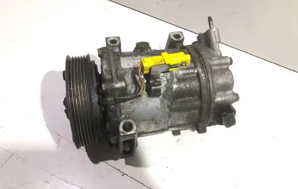 Peugeot 308 Air conditioning (A/C) compressor (pump) 9651911480