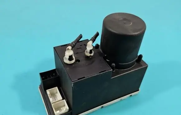 Audi A4 S4 B5 8D Central locking vacuum pump 8L0862257L IMPRK1582552