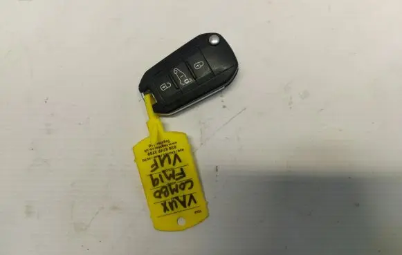 Opel Combo E Ignition key/card 9819236977